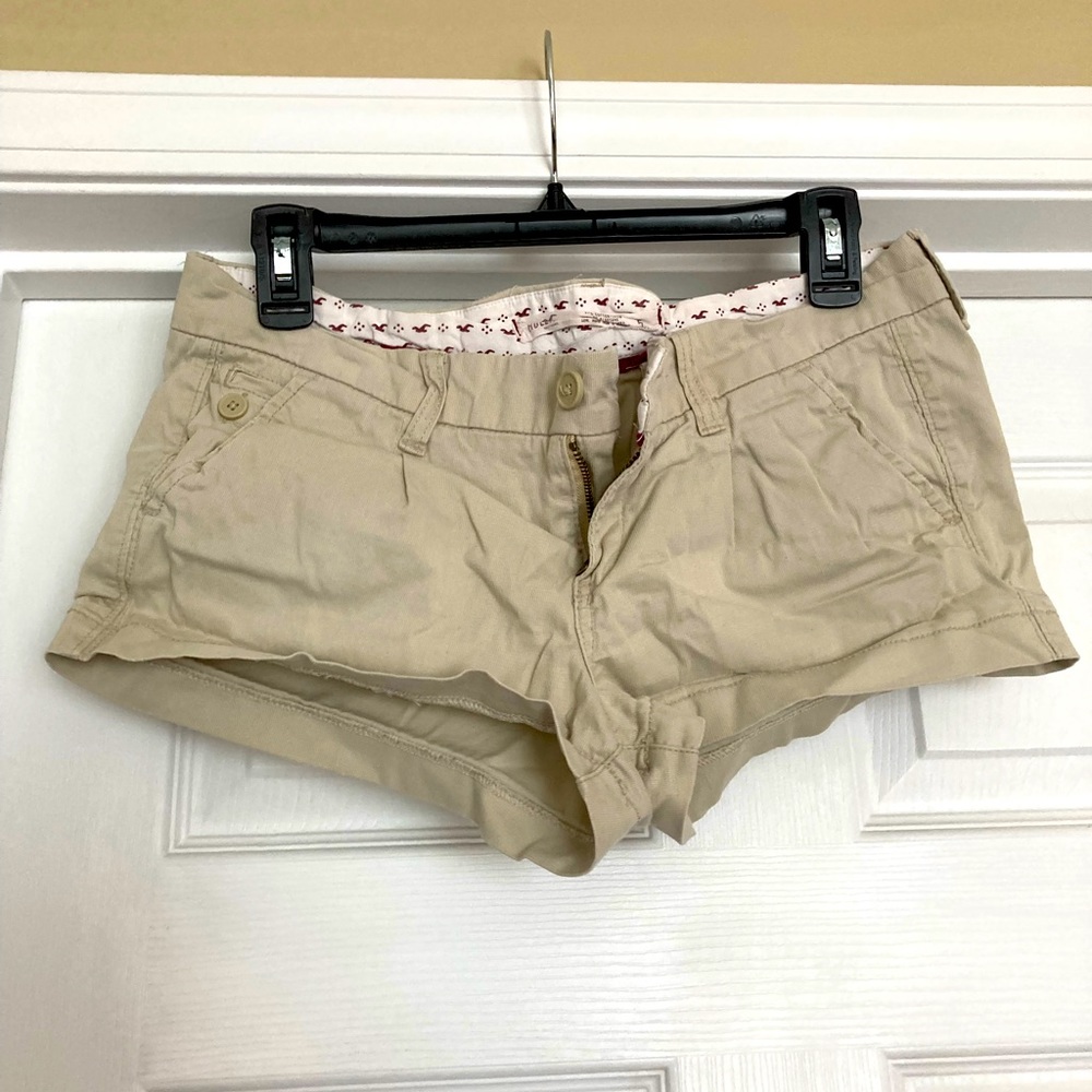 Hollister Khaki shorts size 5